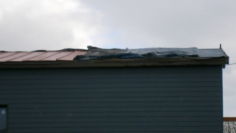 Fitting the Roof Panels