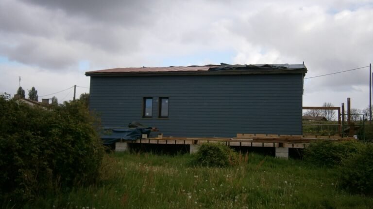 Fitting the Roof Panels